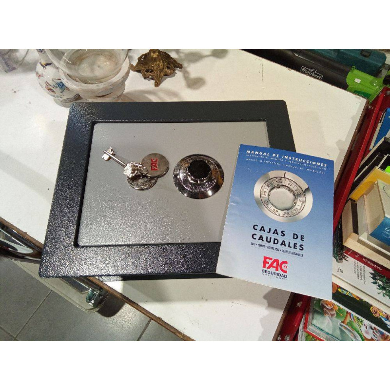 CAJA FUERTE EMPOTRABLE FAC 37X29X22