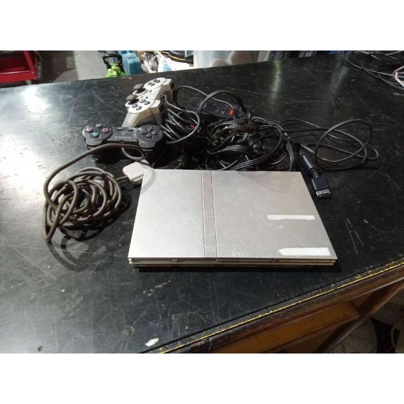 CONSOLA PS2 SLIM PLATEADA CON UN MANDO