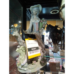 CHICA Y ARDILLA TENGRA