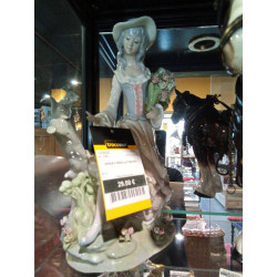 CHICA Y ARDILLA TENGRA