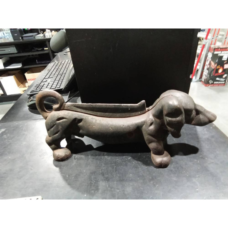 PERRO SALCHICHA LIMPIABOTAS FORJA