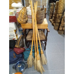 ESCOBA DE CAÑA
