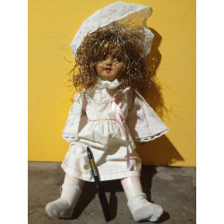 MUÑECA ANTIGUA