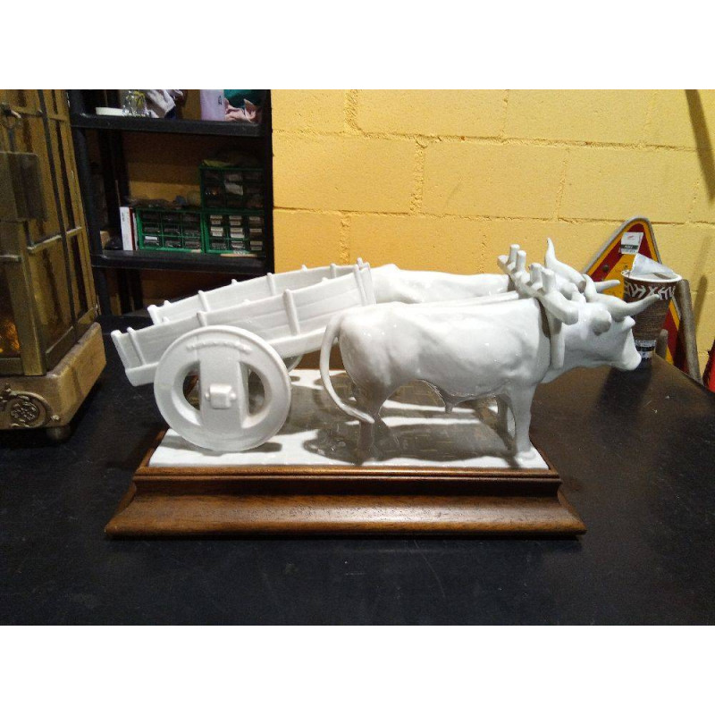FIGURA PORCELANA CARRO BUEYES