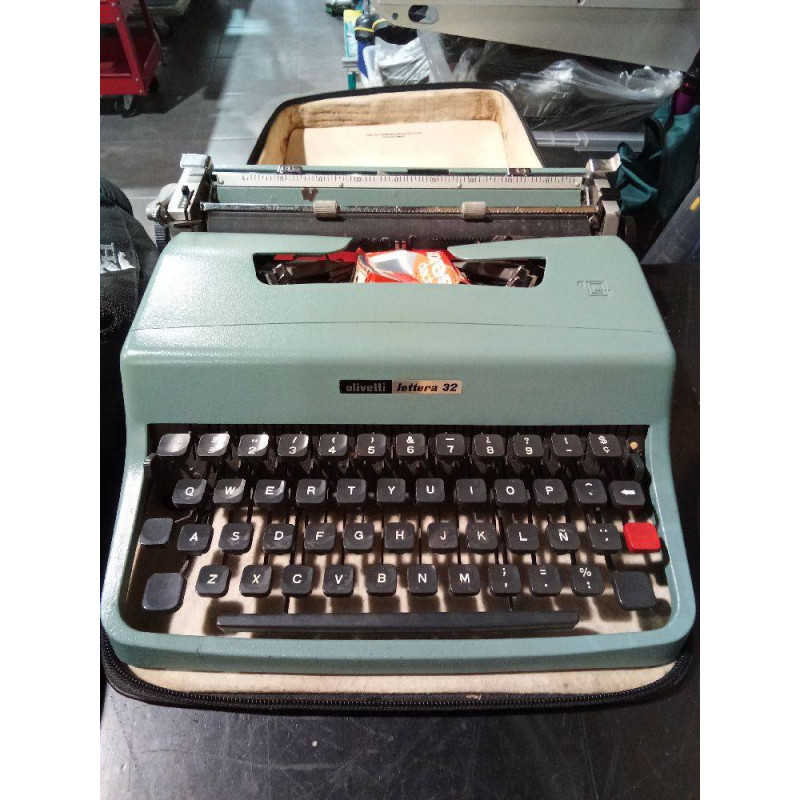 MÁQUINA ESCRIBIR OLIVETTI LETTERA 32