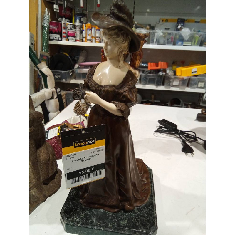 FIGURA ART NOUVEAU FIRMADA