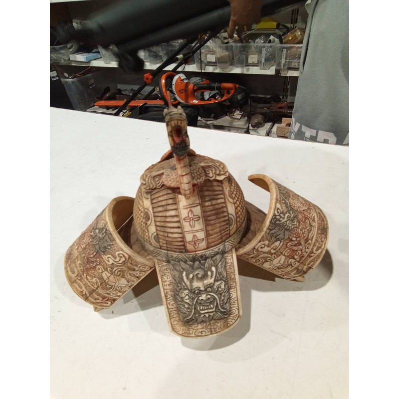 CASCO KABUTO TALLADO (TARA)