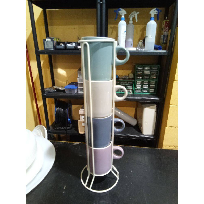 4 MUGS EN SOPORTE