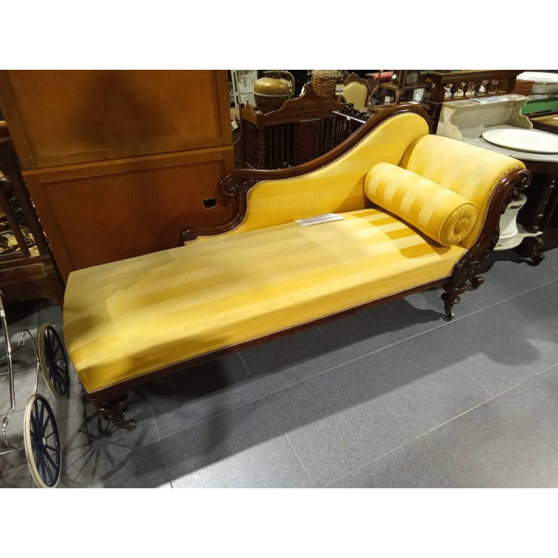 DIVAN 