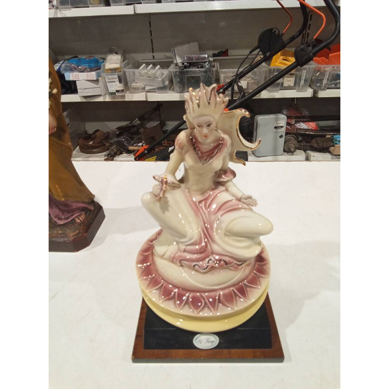 FIGURA EL FUEGO GALOS